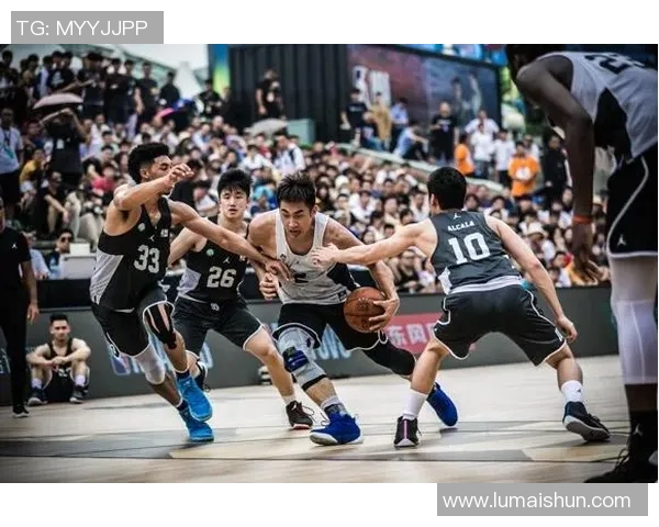 湖人队与爵士队激战正酣球迷期待精彩对决与赛季新动态