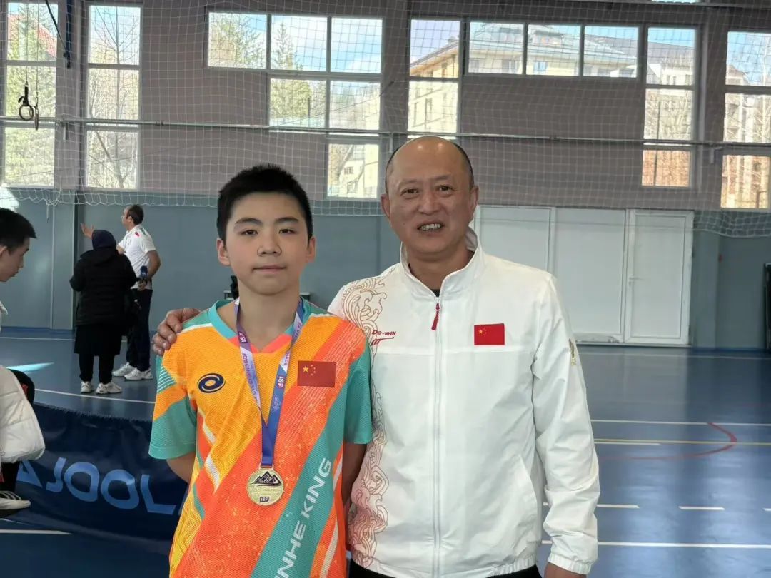 艾尚体育入口哈三中教师指导中国女子乒乓球队夺得U15世界中学生夏季运动会团体冠军(图1)